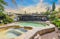 Nature s Nest Pool Spa Outdoor Kitchen Dining