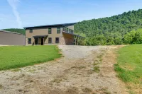 Waterfront Cabin on White River w/ Deck + Patio! - 홈스테이