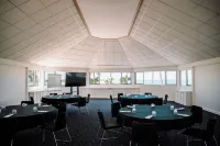 Mangrove Hotel Hotels in Roebuck