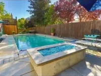 Ski & Hiking l Summer Pool l King Beds l Large Apartment l Mountain Views Hotels in Sandy