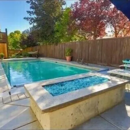 Ski & Hiking l Summer Pool l King Beds l Large Apartment l Mountain Views