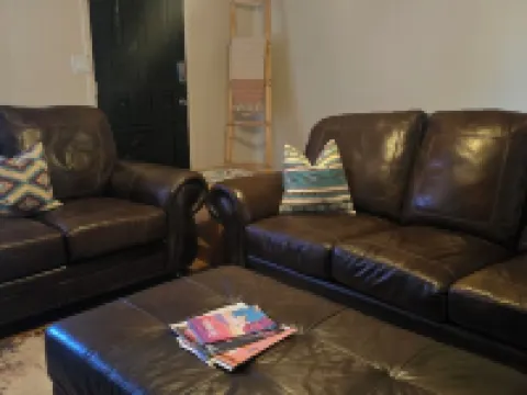 Hacienda de Horacio a 3 bedroom w/2 king beds, private patio and parking. โรงแรมในMesilla