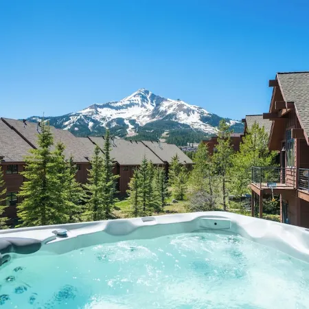 2 minutes from Ski Lifts! 3-bedrooms with Private Hot Tub! Walk to Ski Shuttle!