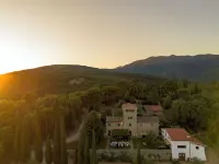 Charming farmhouse  with stunning views and pool between  Florence and Arezzo.
