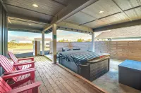Ocean Shores Getaway w/ Fireplace & Hot Tub! - 3-Star