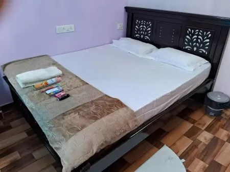 Cozy 1BR Queen Suite by Botanical Gardens: Flat 501 Отели в г. Рангаредди