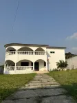 Villa Charmante Avec 3 Chambres et Salles de Bains Privées au Centre D'abidjan !