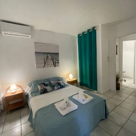 LILI Apartment with swimming pool, 400m from the beach.