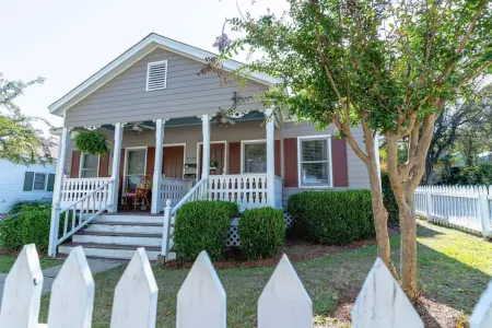Charming Cottage Retreat with Modern Touches - Cozy Sanctuary