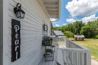 Charming 1-bedroom Pearl Cottage with WiFi in the historic Casey Jones Village