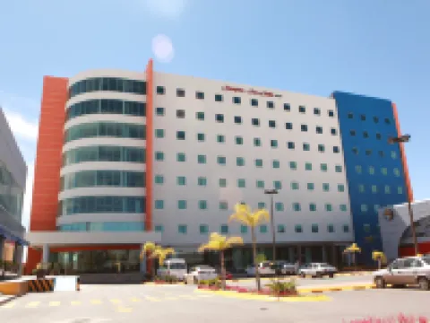 ハンプトン イン ＆ スイーツ バイ ヒルトン アグアスカリエンテス アグアスカリエンテスのホテル