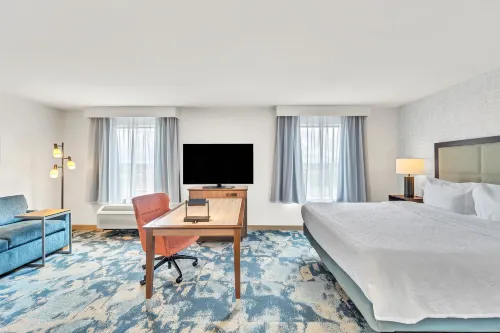 Hampton Inn & Suites by Hilton Kenosha Pleasant Prairie - Pet friendly