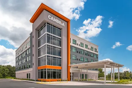 Cambria Hotel Tampa-Brandon Отели рядом с достопримечательностью «Парк Козуэй»