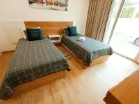 Holiday House Caetano Hotels in Canhas