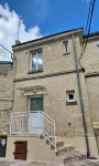 Chantilly gardens, 3-storey maisonette next to the station. Hotels near Aqualis