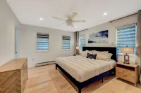 Poconos Idyllic Lakefront House • 12ppl • Gameroom • Hot Tub • Firepit - 4성급