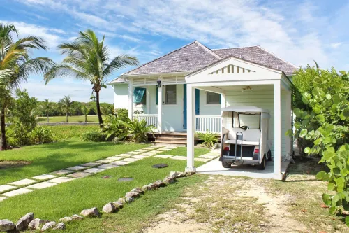 2 Bed 2 Bath Waterfront House located in Schooner Bay, Abaco Hotels in Schooner Bay