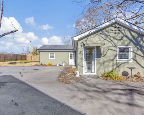 Downtown Easley Home โรงแรมในอีสลีย์