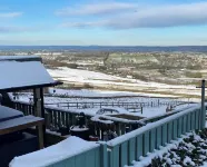 Stunning views. Countryside walks or cycle trails. Nearby pubs and music venues