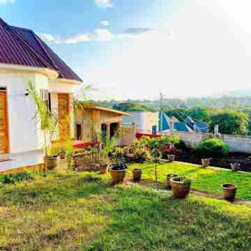Serene lodge with WiFi in Arusha Hotel Exterior