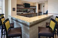 Hilton Garden Inn Hartford North/Bradley Int'l Airport - bar