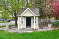 Tremendous 7-bedroom house with large movie and game room in Nibley