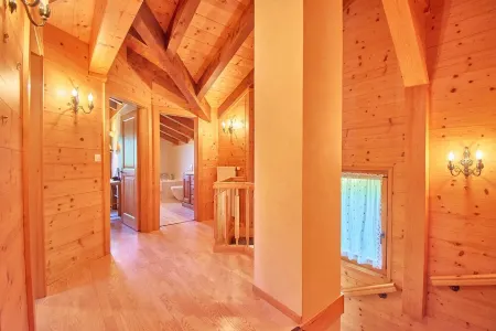 Family chalet overlooking the Midi Teeth Отели в г. Шампери