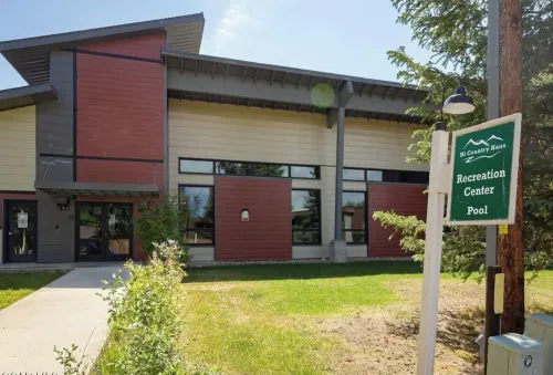 Riverfront Hot Tub, 6 Min Drive to Winter Park Resort Walking Distance Downtown.