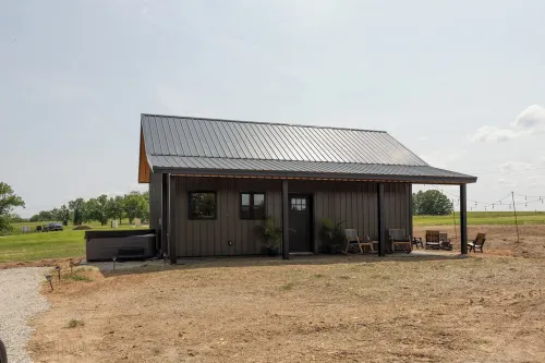 Stockton Lake DAM Cabin with Hot Tub! Less Than 0.25 Miles from the Lake