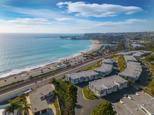 PANORAMIC OCEAN VIEWS-Recently updated. 3BR 2.5 Bath