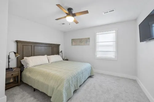 The Lookout: 2 Bedroom 2.5 Bath, blocks from ocean