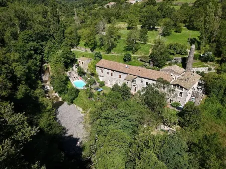 Gîte la Châtaigne en Bord de Rivière avec Cascade - Domaine au Ch'ti Ardéchois