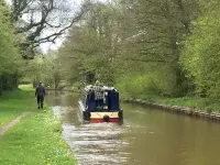 STUNNING SHEPHERDS HUT WITH HOT TUB IN BEAUTIFUL RURAL CHESHIRE, NEAR NANTWICH