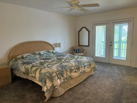 Beautiful downtown Punta Gordain walking distance of Fisherman's Village