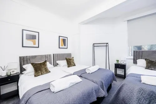 Lovely & Charming 2Br City Centre Near High St by Luxiety Stays