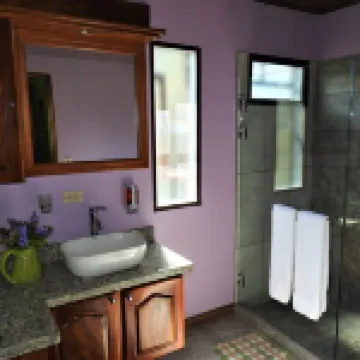 Casa Full Equipada. 100 MB de internet. Cerca de los atractivos de Monteverde.