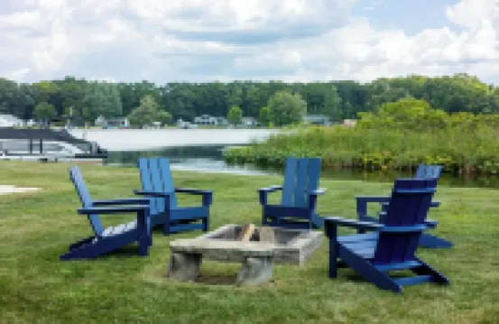 Luxury Lakefront Home: Hot Tub l Beach l Sleeps 15