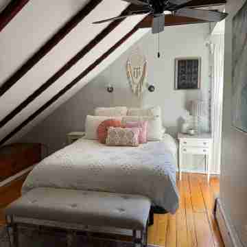 Beautiful Downtown 2 Bedroom 2 Bath apartment by the water Rooms