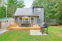 Pet-friendly Mtn Retreat w/ Yard in Blairsville!