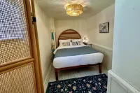 Old Florida Bungalow on a Tranquil Gulf Island Perfect for Couples or Anglers