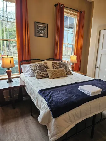 The Henry Lofts Unit 3 - 'The Sunset Suite'