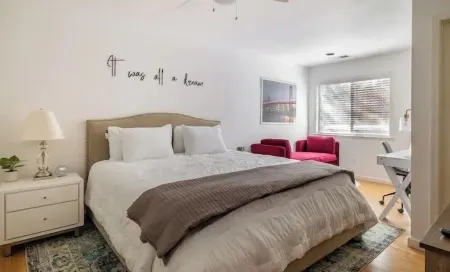 30 day rental for a Charming 2-bedroom house in enchanting Sonoma with WiFi Отели в г. Феттерс Хот Спрингс-Агуа Калиенте