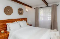 2BR English Cottage with Garden