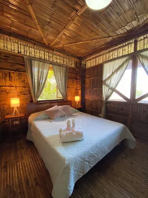 Cool Breezes and Stunning Views - The Bamboo Cabin Các khách sạn gần Moon Garden