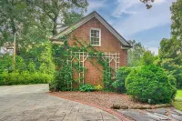 Walk to Main St Historic High Point Carriage Home - 3-Star