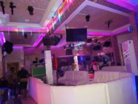 โรงแรม ลาเบส 228