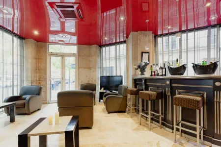 Grand Hotel Francais Отели рядом с достопримечательностью «Сад Натюрель Пьер-Эмманюель»