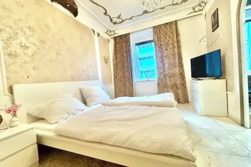 HONOR - Royal Retreat