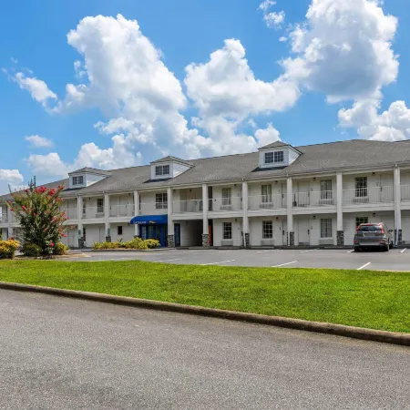 Baymont by Wyndham Forest City