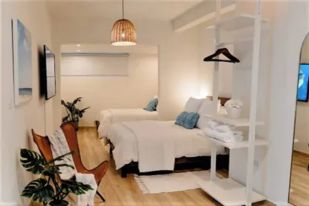 Suite with private pool Отели рядом с достопримечательностью «Крас Боат Бич»